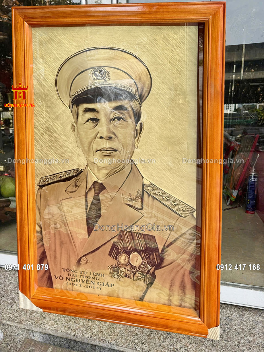 Treo tranh Bác Giáp bằng đồng thể hiện sự tôn kính đối với Bác